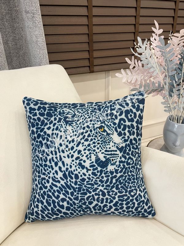 (mavi) Mavi Renk Aslan Desenli Dokuma Kumaş Kırlent Kılıfı 45x45 Fiyatları, Özellikleri ve Yorumları - 1