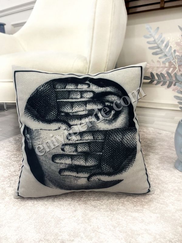 (acik-gri) Açık Gri Fornasetti Lina Cavalieri Yüz Temalı Kırlent Kılıfı 45x45 Fiyatları, Özellikleri ve Yorumları - 2