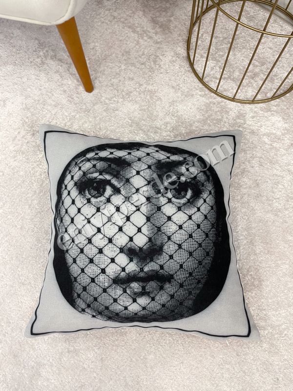 (gri-1) Açık Gri Fornasetti Lina Cavalieri Yüz Temalı Kırlent Kılıfı 45x45 Fiyatları, Özellikleri ve Yorumları - 1