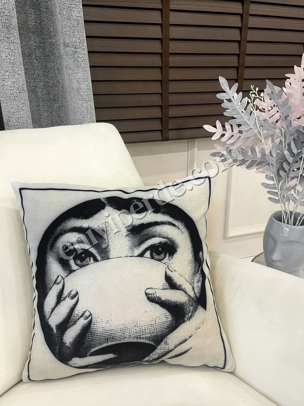 (gri-tekli) Açık Gri Fornasetti Lina Cavalieri Yüz Temalı Kırlent Kılıfı 45x45 Fiyatları, Özellikleri ve Yorumları - 1