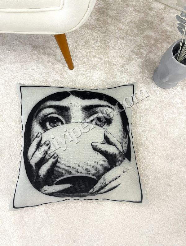 (gri-tekli) Açık Gri Fornasetti Lina Cavalieri Yüz Temalı Kırlent Kılıfı 45x45 Fiyatları, Özellikleri ve Yorumları - 2
