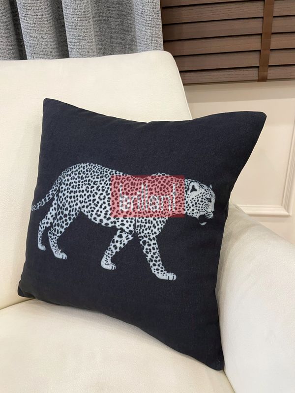 (siyah) Siyah Renk Aslan Desenli Dokuma Kumaş Kırlent Kılıfı 45x45 - 1