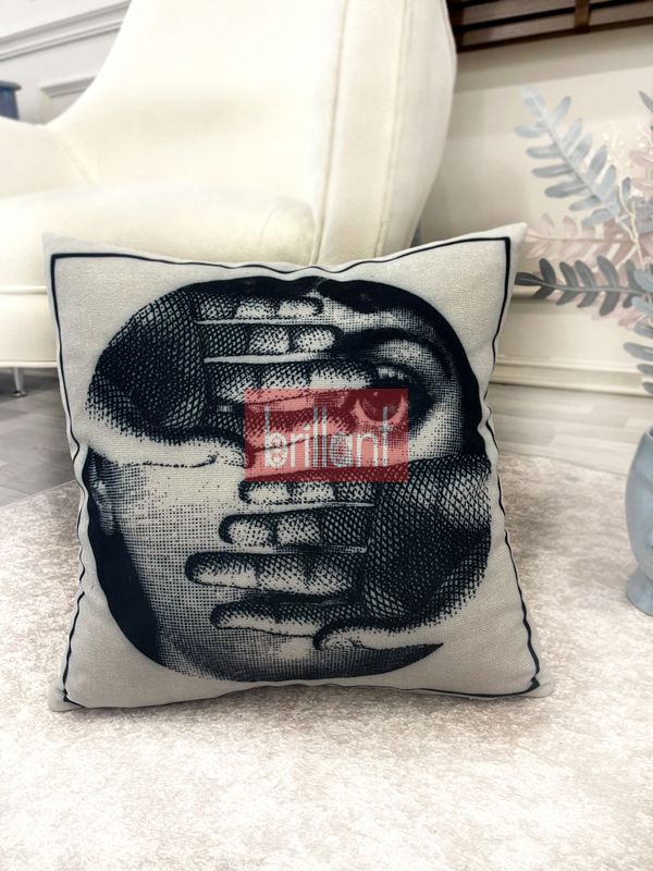 (acik-gri) Açık Gri Fornasetti Lina Cavalieri Yüz Temalı Kırlent Kılıfı 45x45 - 2