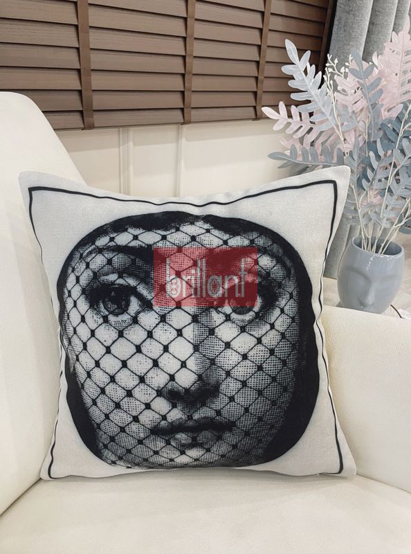 (gri-1) Açık Gri Fornasetti Lina Cavalieri Yüz Temalı Kırlent Kılıfı 45x45 - 2